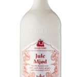 Houten fles voor Jule Mjød met traditionele Scandinavische design, alcoholvrije honingwijn met appeltjes, gember en kaneel, perfect voor feestdagen en winterse tradities.