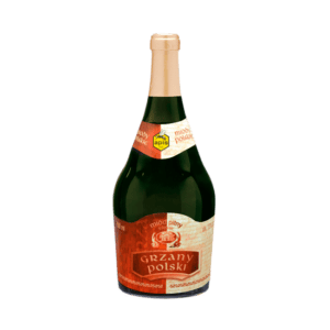 Sinaasappelfles met traditionele Poolse Grzanie, perfecte warme drank voor koude dagen.