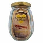 Zoete en kruidige honing met kaneel in een glazen pot, perfect voor gebruik in thee, desserts of als healthy snack. Ambachtelijke honing verrijkt met natuurlijke kaneelstokjes, 200g.