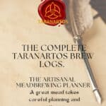 Keukenkruid en handgeschreven recepten op tafel met Taranartos logo op de voorgrond.